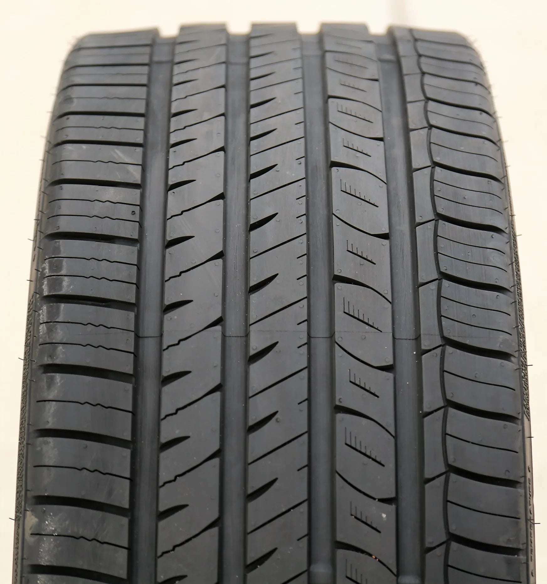 Tire Evoluxx Capricorn UHP 255/30R24 97W XL A/S All Season High Performance