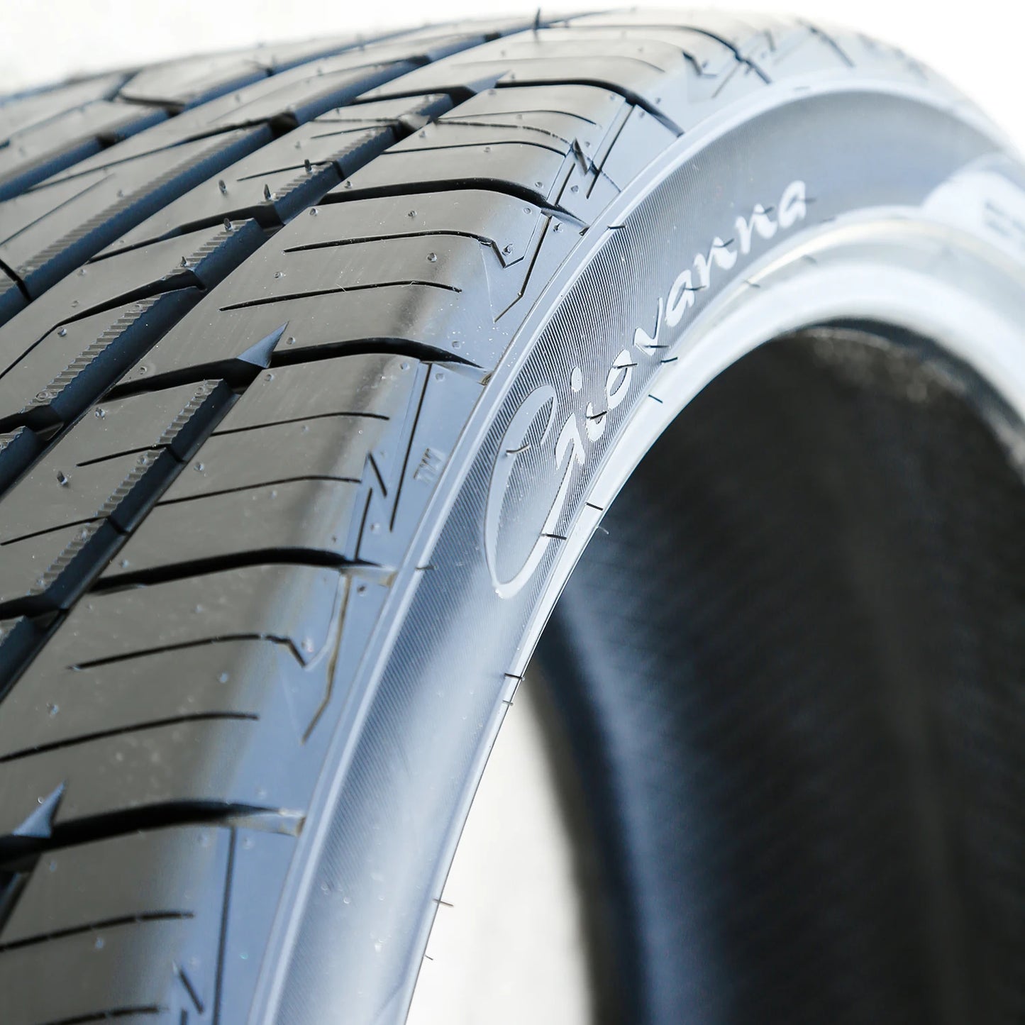Tire Giovanna A/S 305/35ZR22 305/35R22 110W XL (DC) AS High Performance