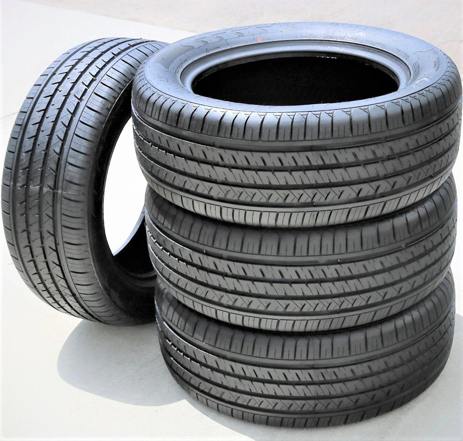 4 Tires Atlas Paraller 4x4 HP 235/65R18 106H A/S