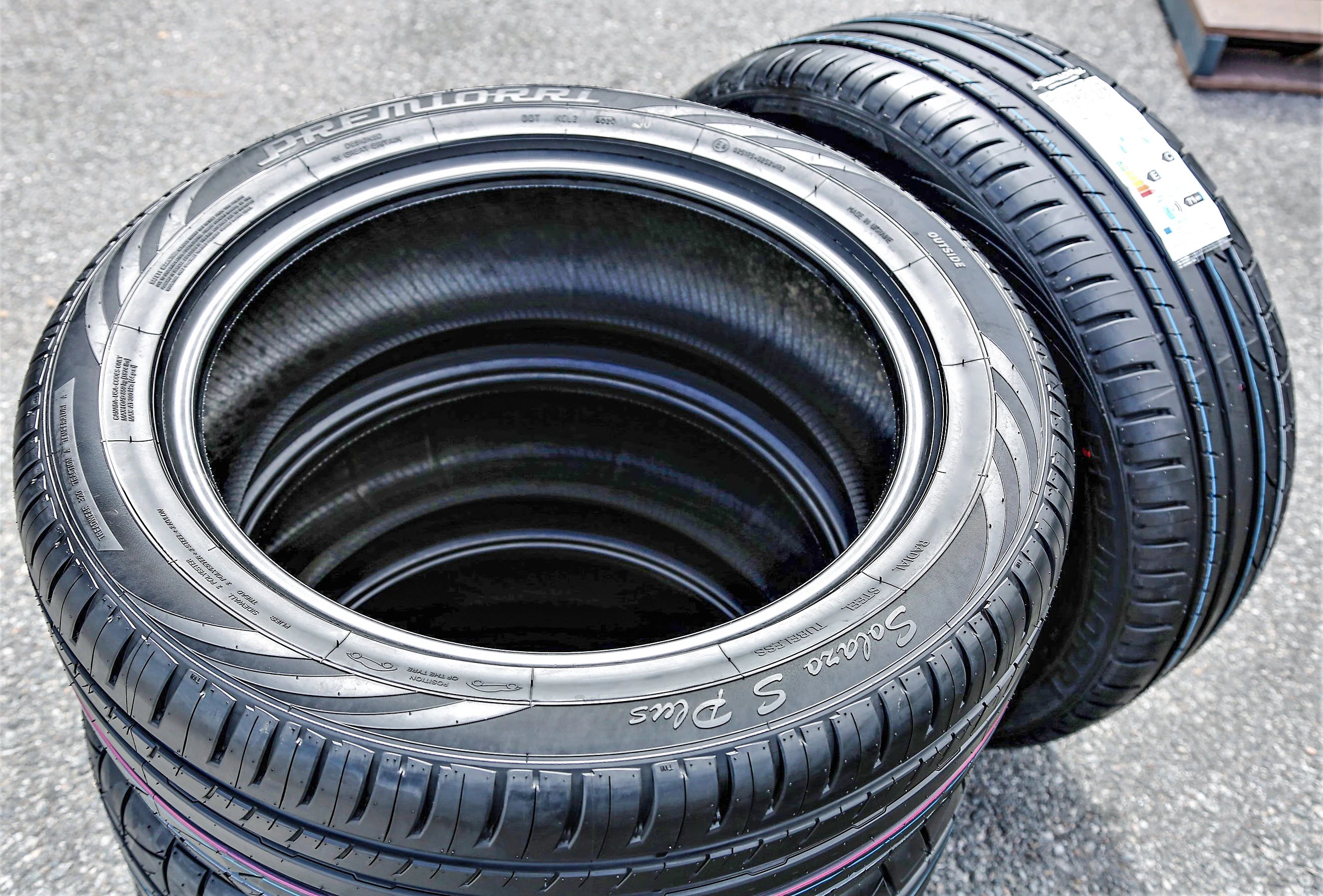 Premiorri Solazo S Plus 245/40R19 94W High Performance Tire
