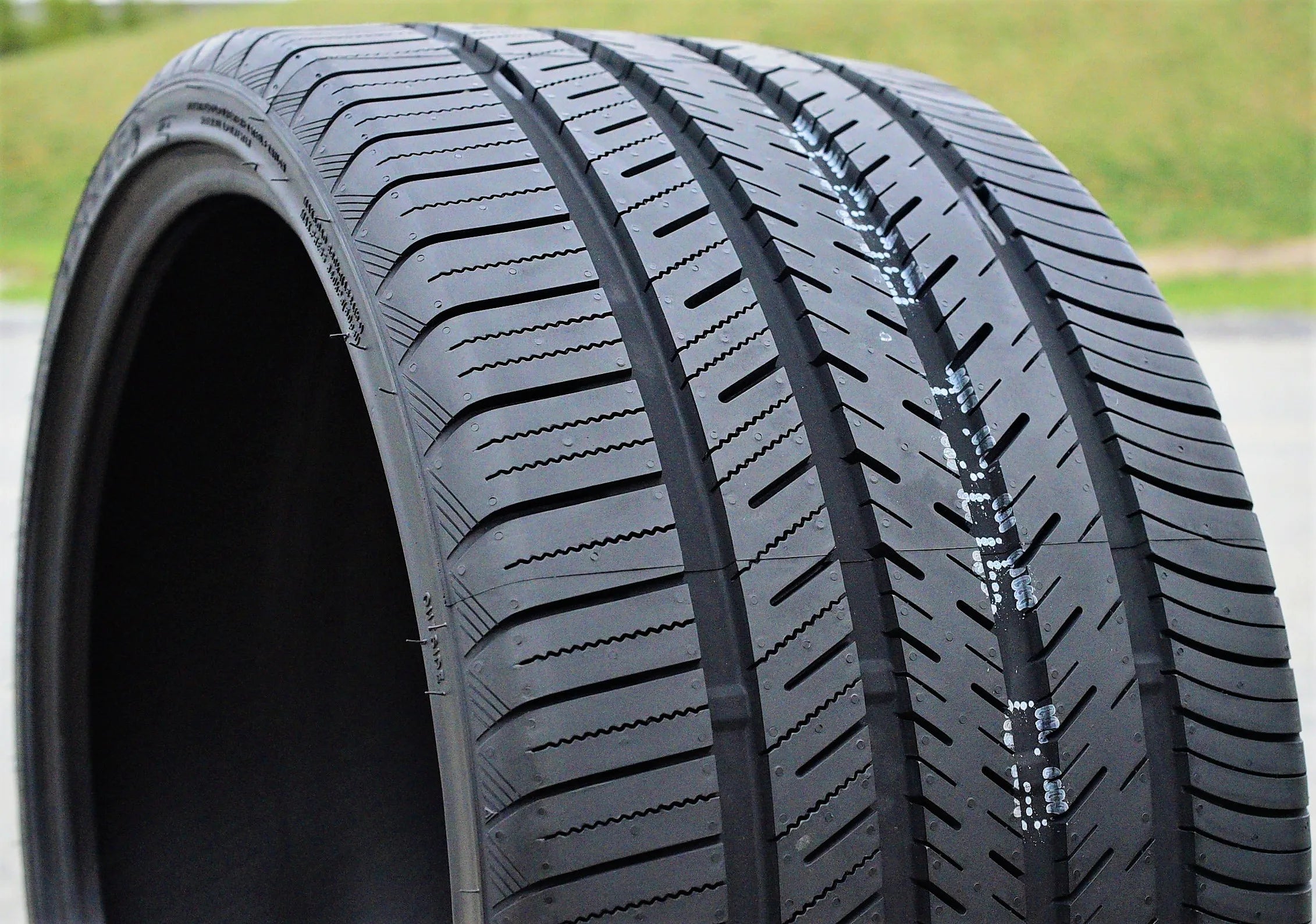 2 Tires Atlas Force UHP 305/30R18 97W A/S Performance