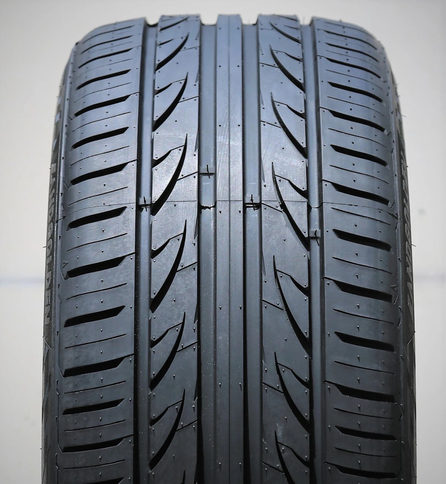 Tire Landgolden LG27 245/35R20 ZR 95W XL A/S High Performance All Season