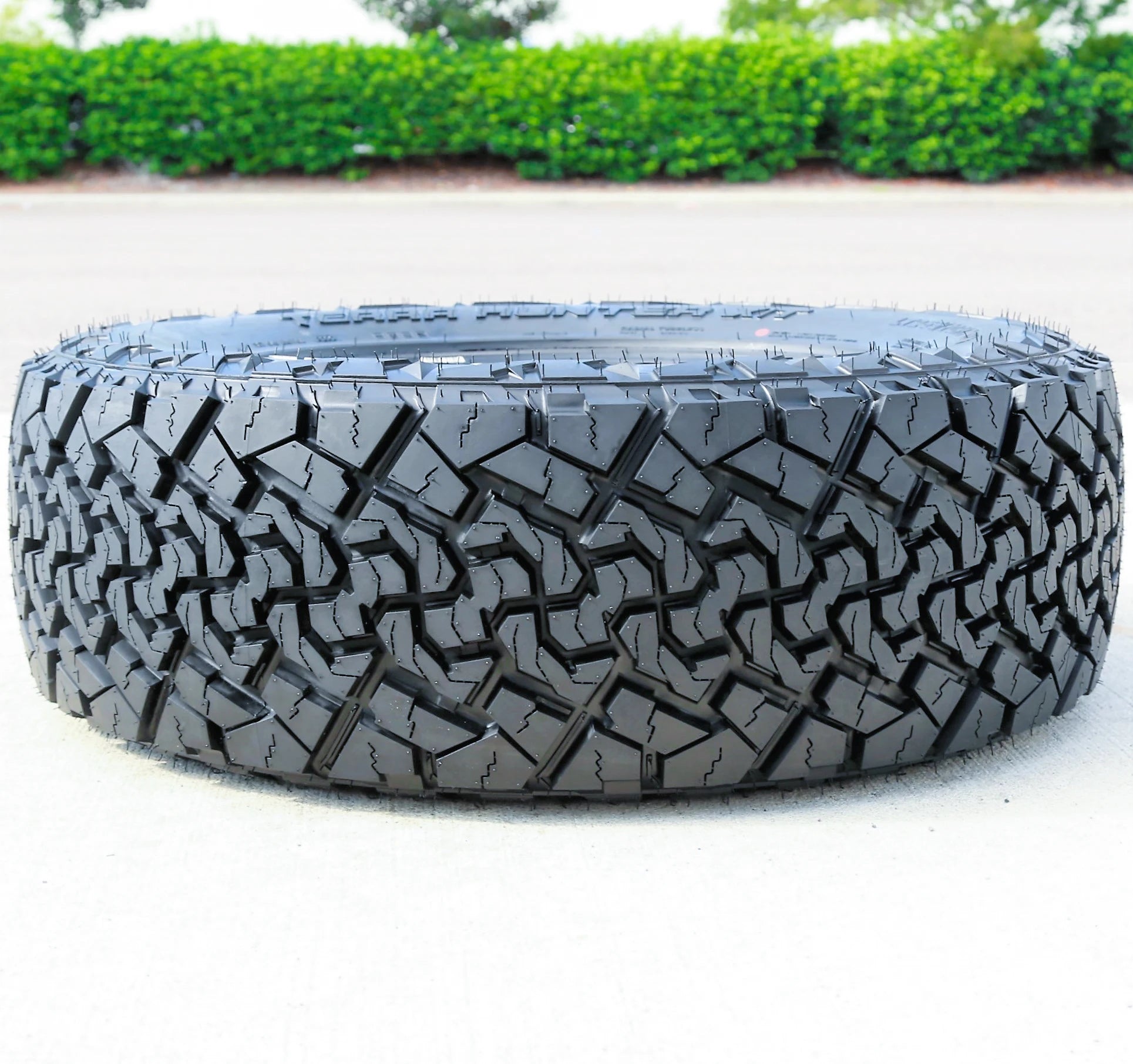 Tire Venom Power Terra Hunter X/T 235/60R18 107H XL XT Extreme Terrain