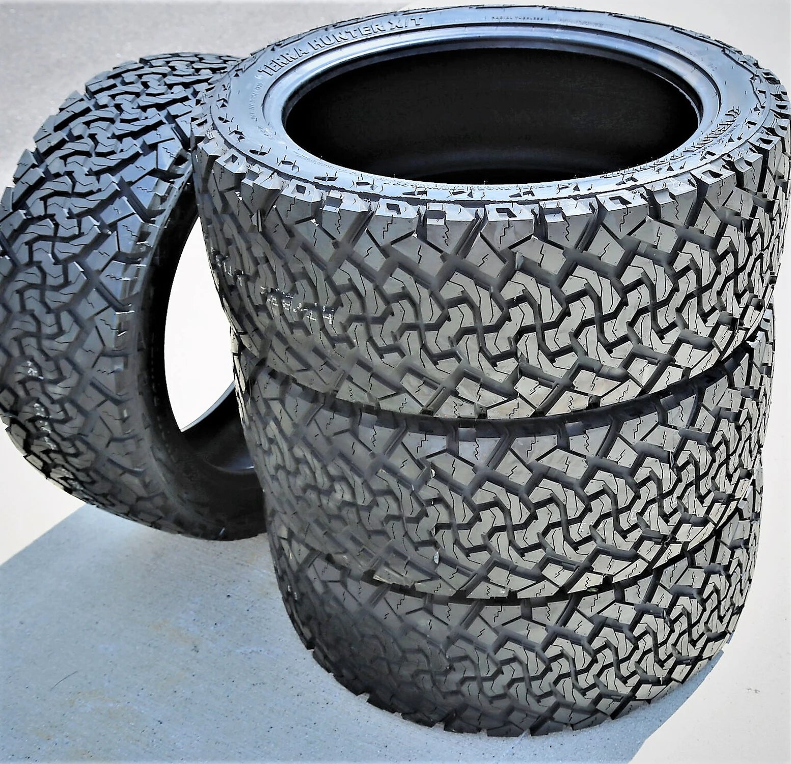 4 Tires Venom Power Terra Hunter X/T 305/40R22 114H XL Extreme Terrain