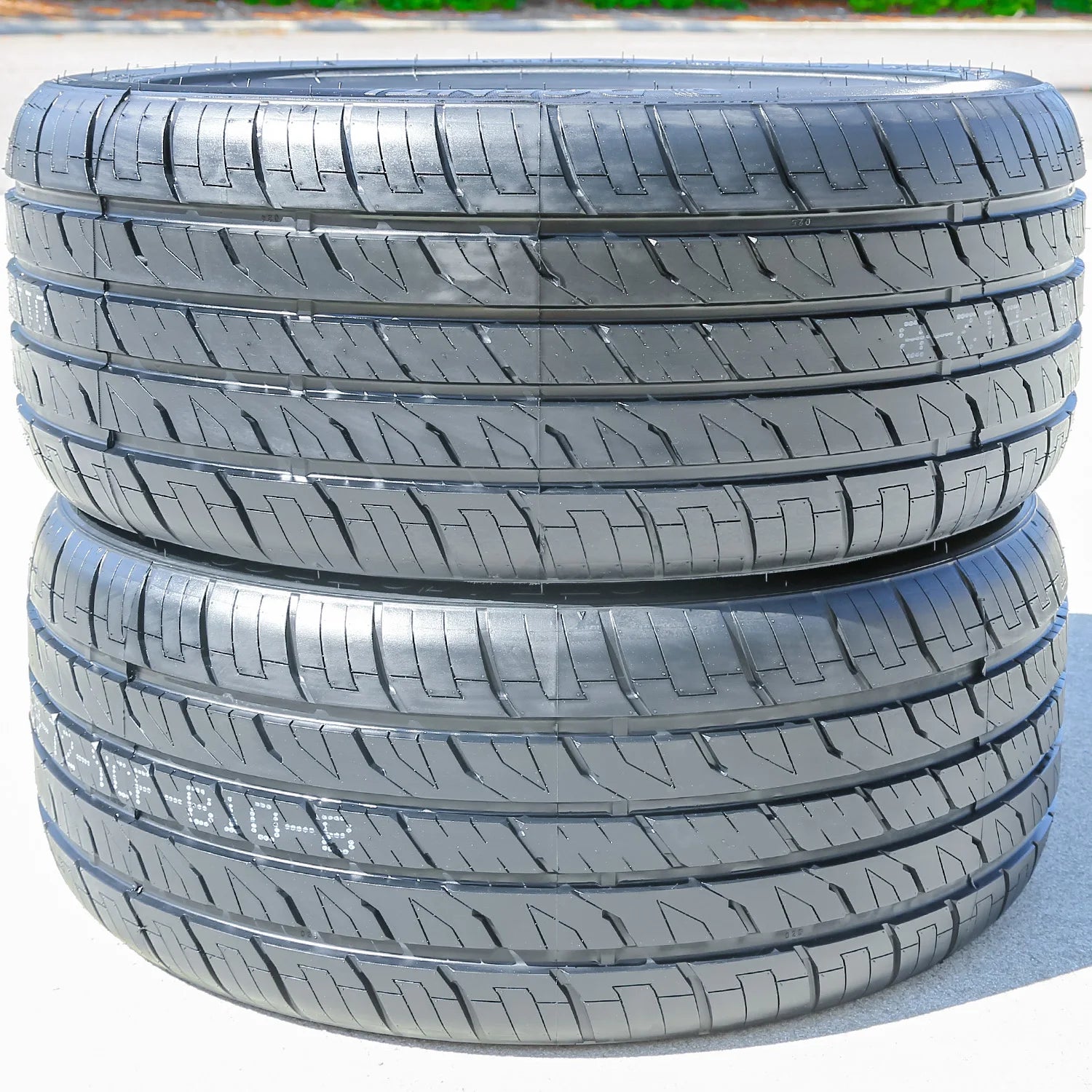 Tire Dcenti D8000 265/40R22 106W XL AS A/S High Performance