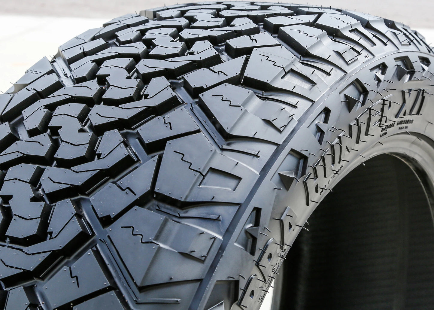 4 Tires Venom Power Terra Hunter X/T LT 37X13.50R24 F 12 Ply Extreme Terrain