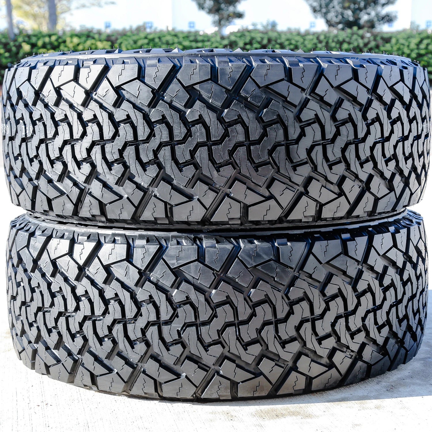 2 Venom Power Terra Hunter X/T LT 33X12.50R22 Load E 10 Ply Extreme Terrain