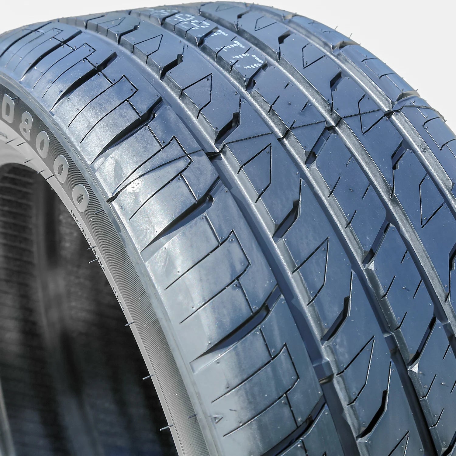Tire Dcenti D8000 265/40R22 106W XL AS A/S High Performance