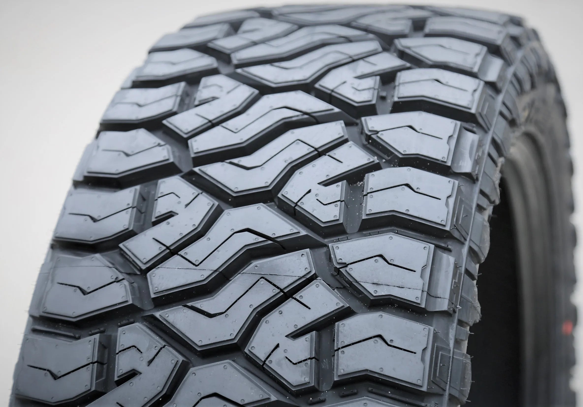 Tire Venom Power Terra Hunter R/T+ LT 33X12.50R17 Load E 10 Ply RT R/T