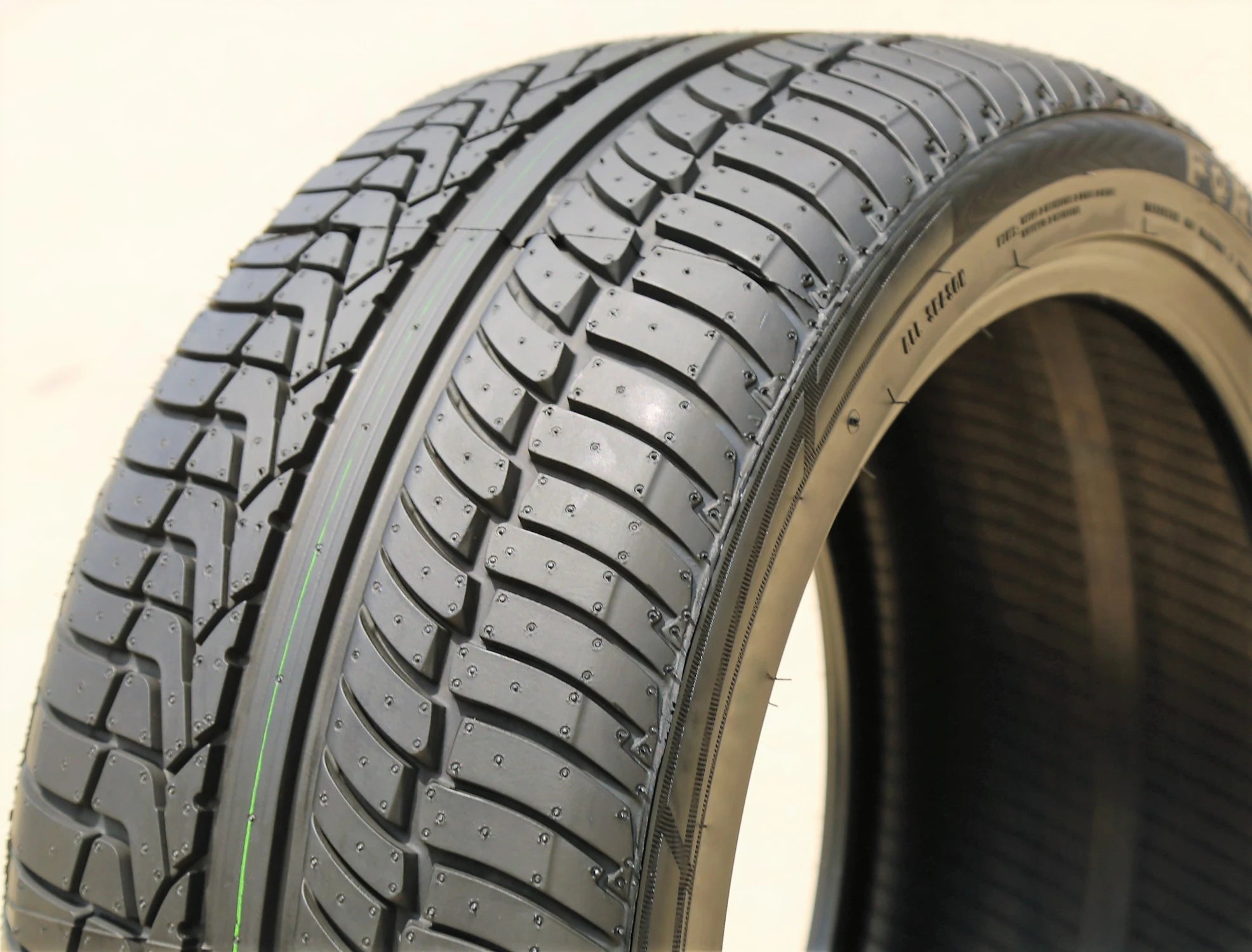 2 Tires Forceum Heptagon SUV 305/40ZR22 114W XL A/S Performance