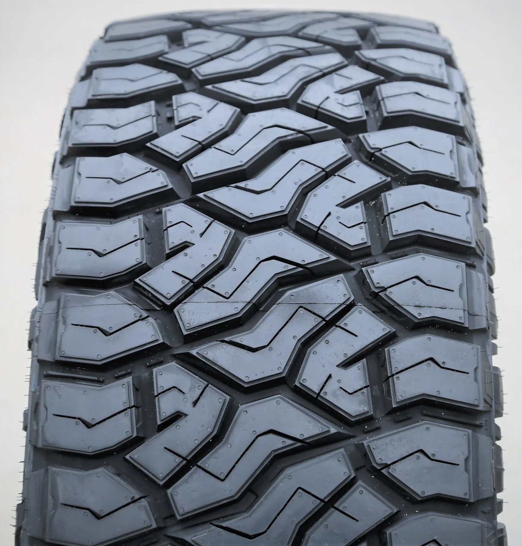 Tire Venom Power Terra Hunter R/T+ LT 33X12.50R17 Load E 10 Ply RT R/T