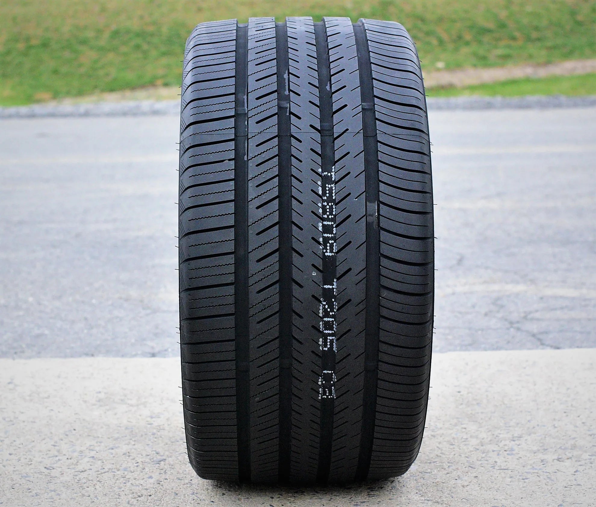 2 Tires Atlas Force UHP 305/30R18 97W A/S Performance