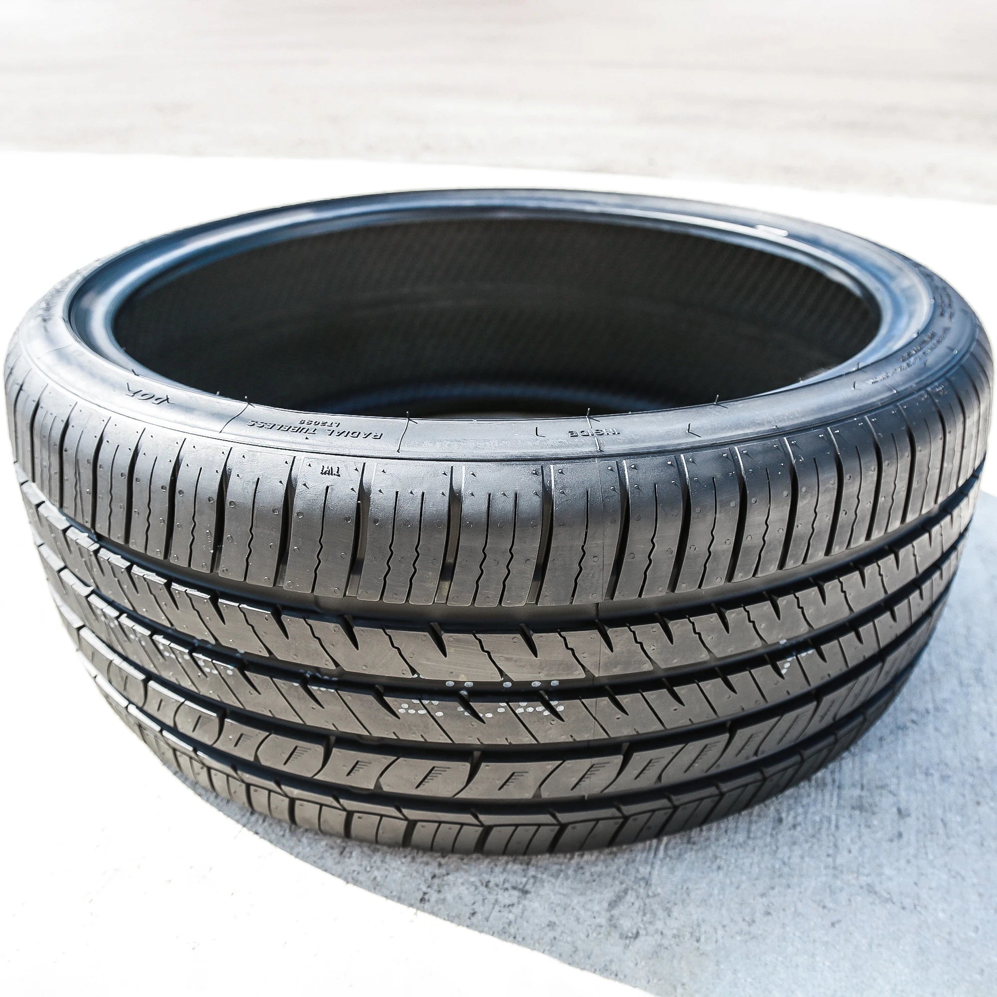 Tire Evoluxx Capricorn UHP 215/40R17 87W XL A/S All Season High Performance