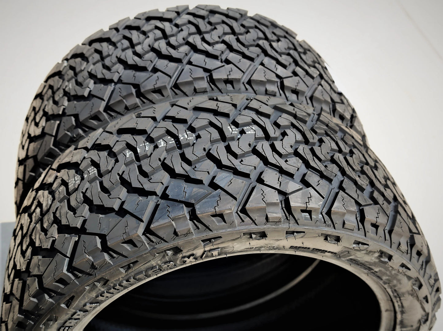 2 Tires Venom Power Terra Hunter X/T 285/45R22 114T XL Extreme Terrain