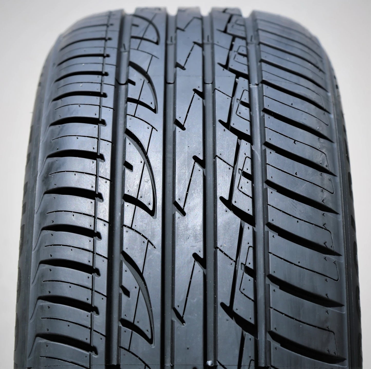Tire Landgolden LGS87 235/55R18 100V A/S All Season Performance