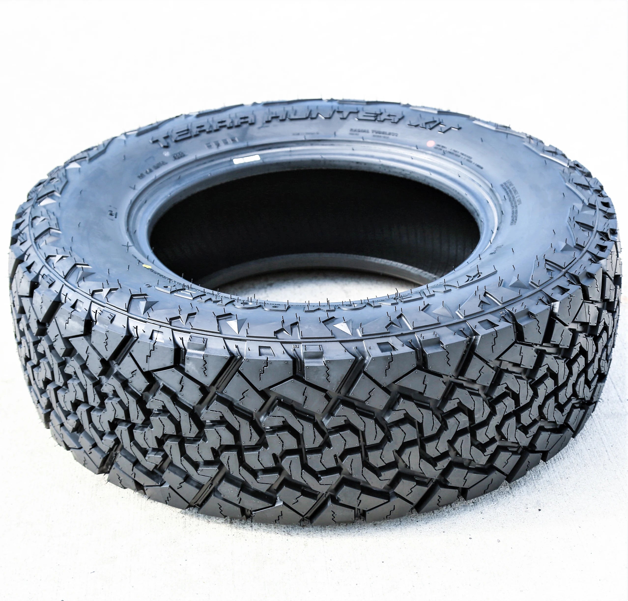 Tire Venom Power Terra Hunter X/T 235/60R18 107H XL XT Extreme Terrain