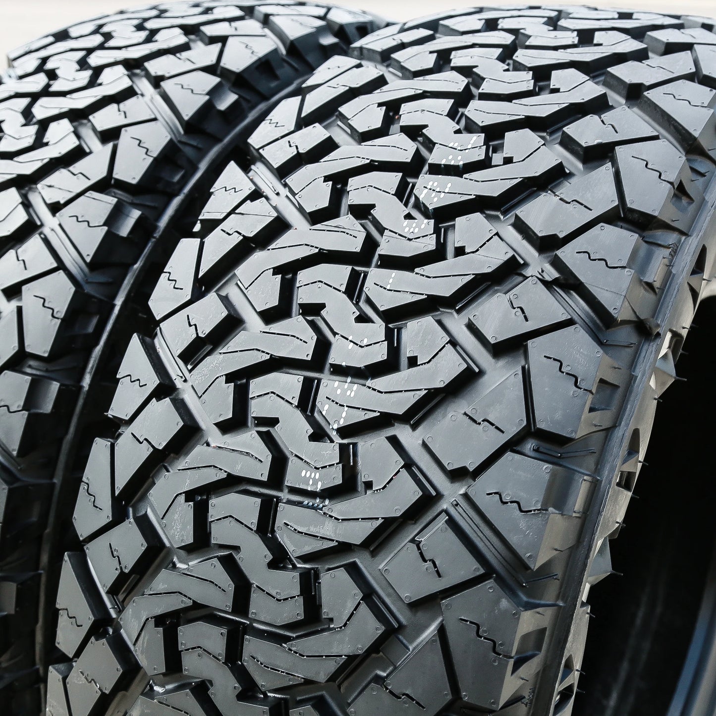 5 Tires Venom Power Terra Hunter X/T LT 33X12.50R18 F 12 Ply Extreme Terrain