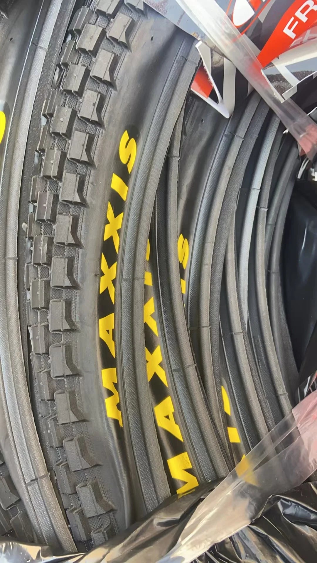 MAXXIS HOLY ROLLER Bike Tire 24 Inch 26 Inch BMX Tires For Dirt Flat Park Street 24x2.40 26x2.40