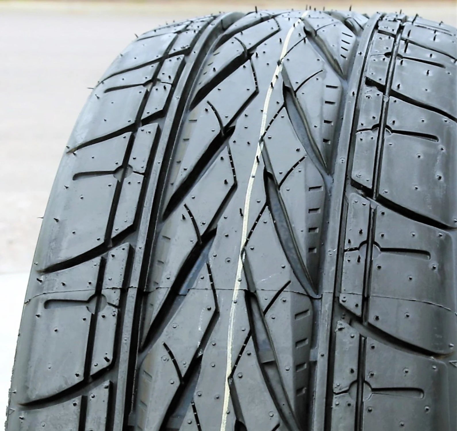 Forceum Hexa-R 235/40R18 ZR 95Y XL A/S High Performance All Season Tire