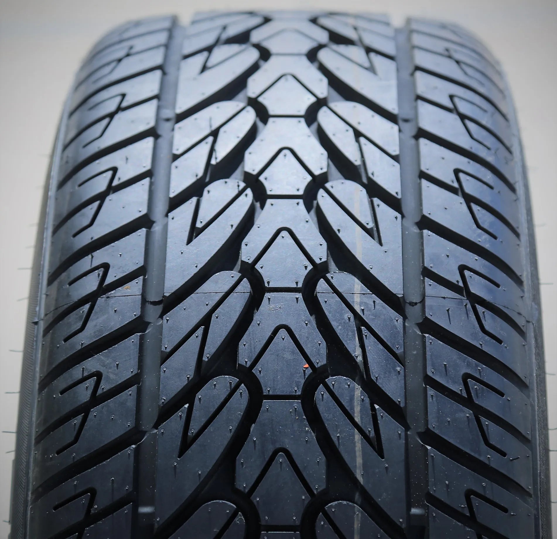 Fullway HS266 275/45R20 110H XL A/S Performance Tire