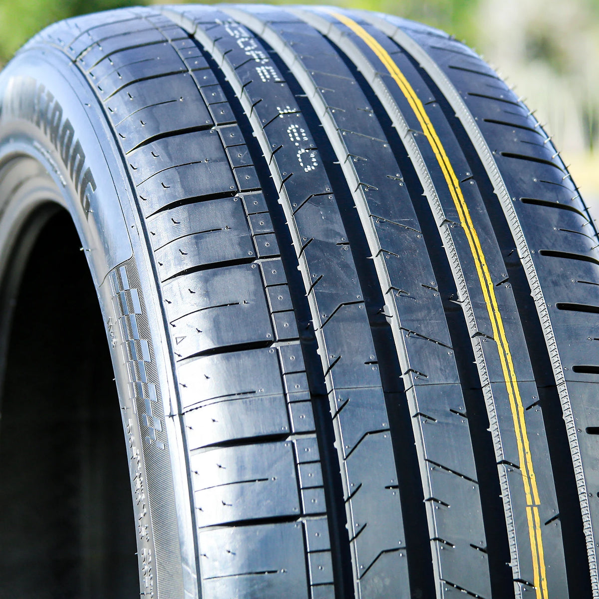 Armstrong Blu-Trac HP 245/35R18 92Y XL All Season Tire 45k Mi Warranty 340AA