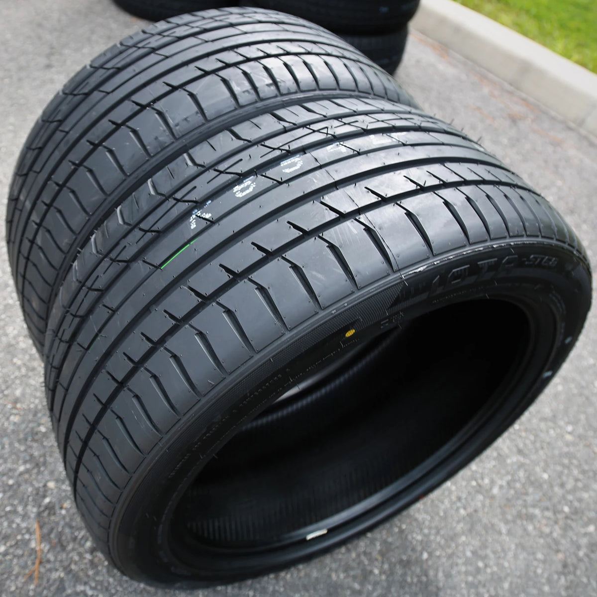 2 Accelera Iota ST68 285/40R22 ZR 110Y XL All Season Tires 50k Mi Warranty 400AA
